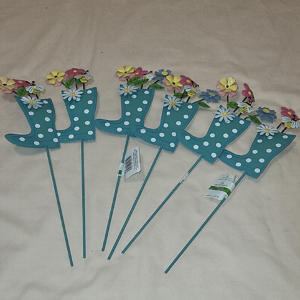 6 Metal Picks- Rainboot With Flowers